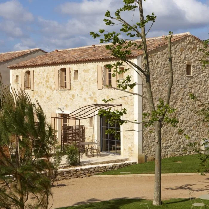 Parement en pierre naturelle de Corbières pour le village de vacances de Lézignan