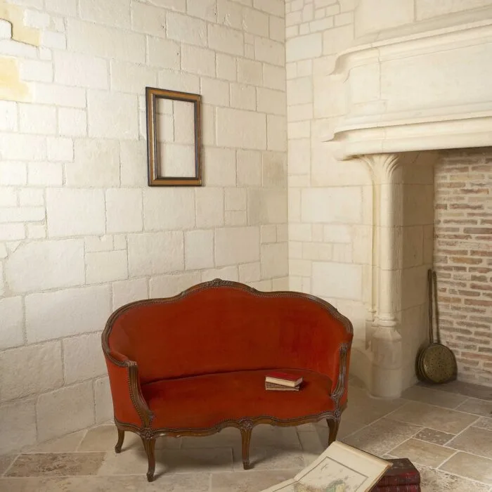 Parement Renaissance de Borrèze – pierre calcaire claire, finition vieillie, blocs réguliers pour style classique ou patrimoine