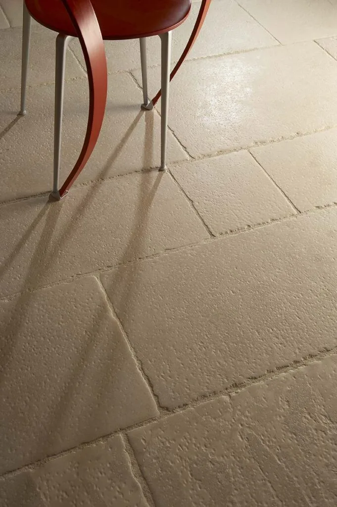 Pierre naturelle d’Auberoche teinte sable pour sol intérieur ou extérieur