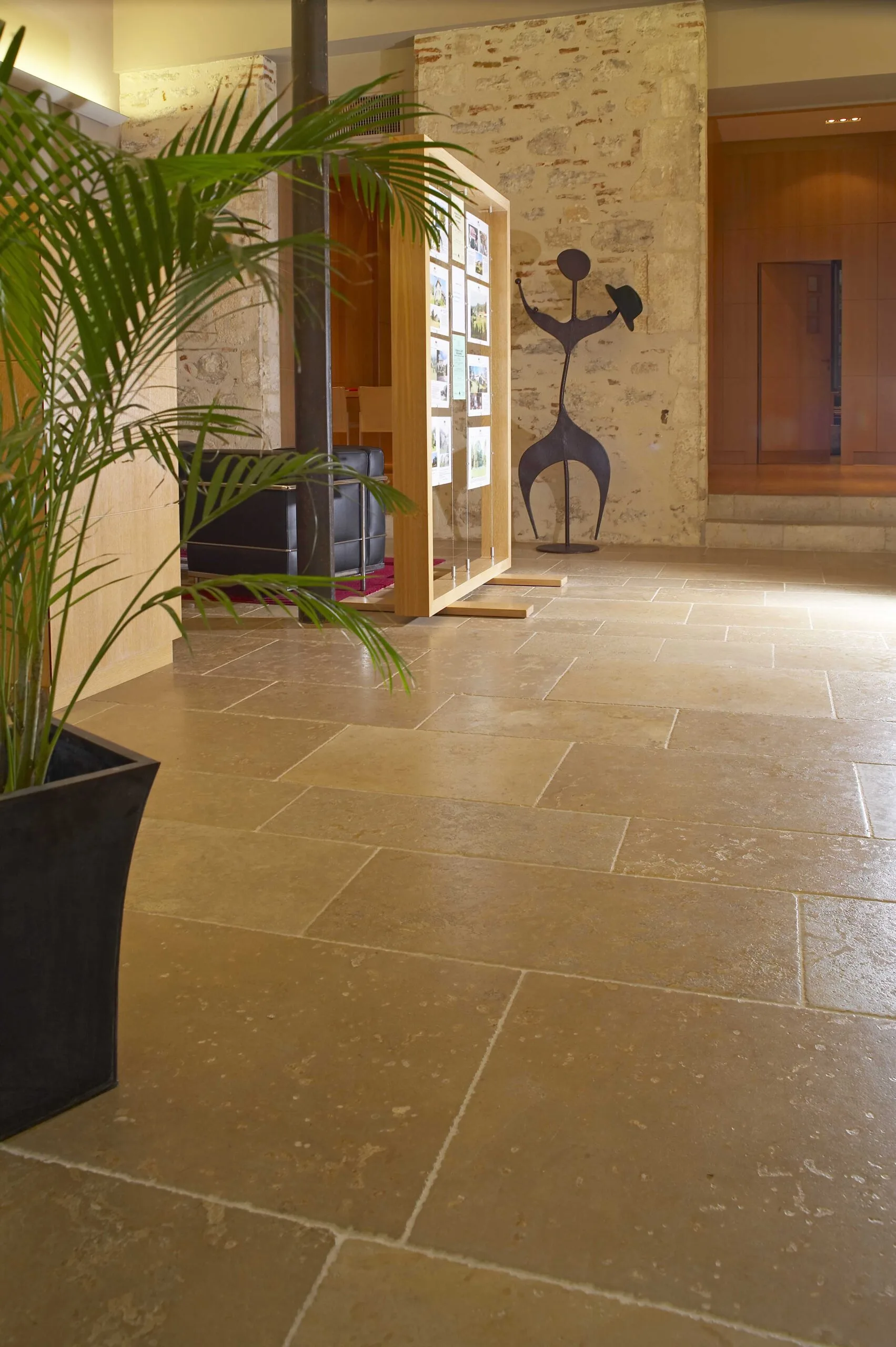 Dallage intérieur en pierre naturelle d'Auberoche Bouriane