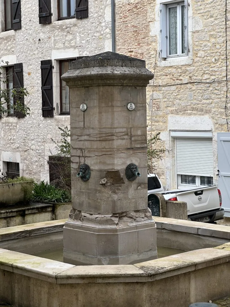 Fontaine historique de Souillac avant travaux de rénovation